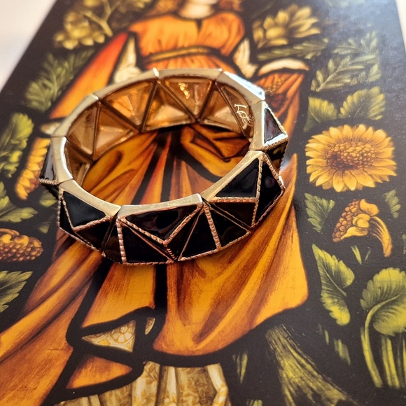 Stretchy Geometric Black and Gold Bracelet - Picture 2 of 6